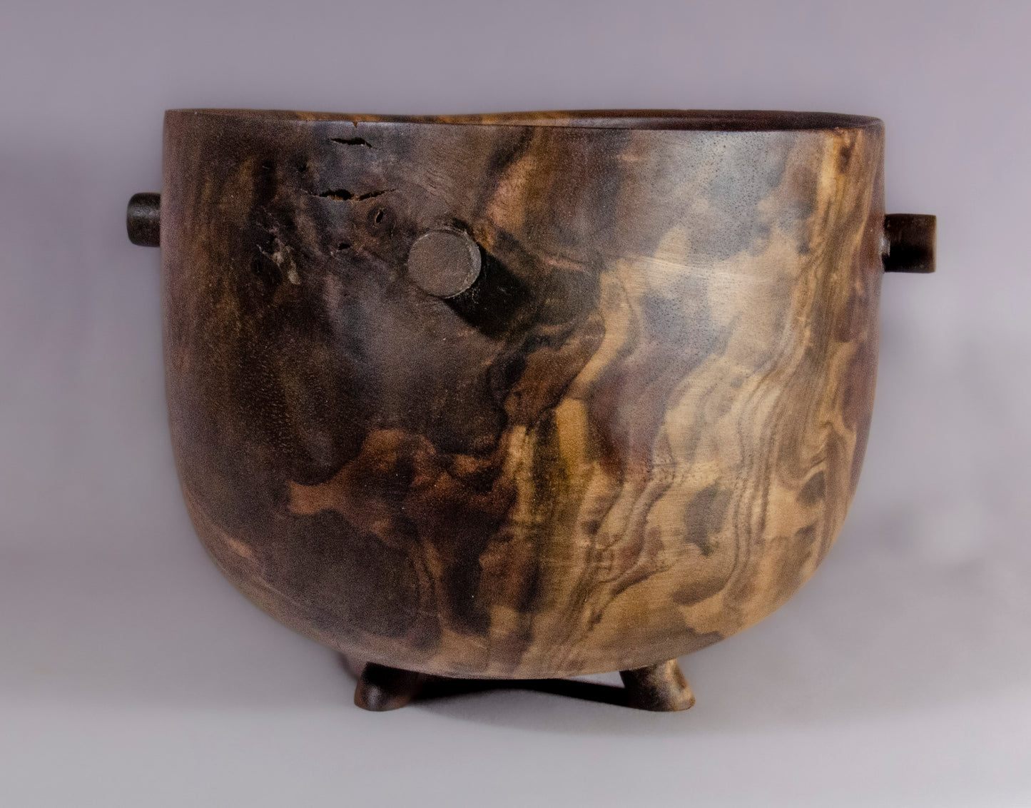 Walnut bowl, carved feet and decorative knobs