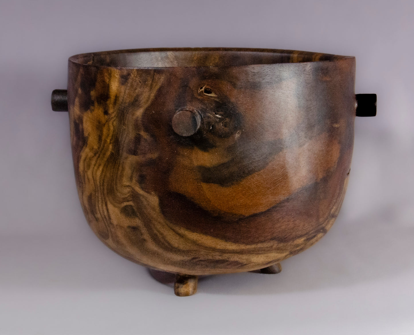 Walnut bowl, carved feet and decorative knobs