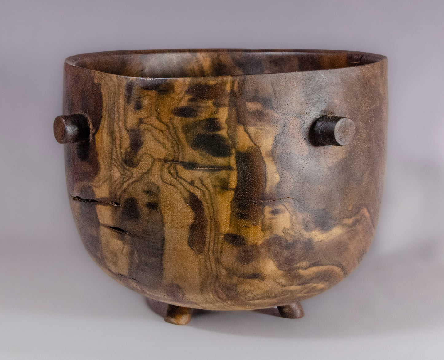 Walnut bowl, carved feet and decorative knobs